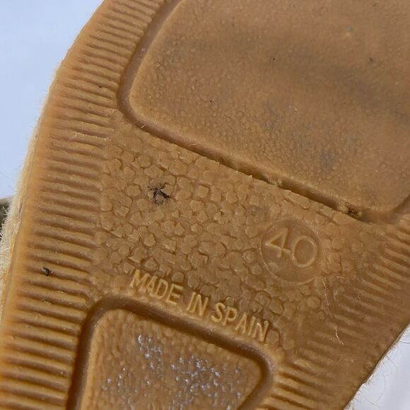 Andre Assous Sandals 40 / 9.5 Womens Gold Leather Thong Espadrille Wedge Spain - Picture 11 of 12